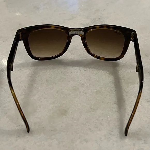 Ray-Ban Folding Wayfarer Tortoise Sunglasses - Picture 4 of 9